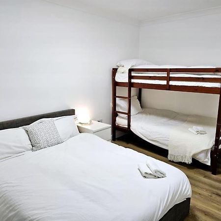 Wonderful Apartment In Wembley Londen Buitenkant foto