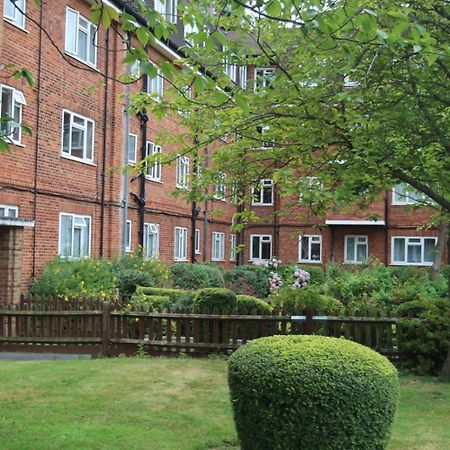 Wonderful Apartment In Wembley Londen Buitenkant foto