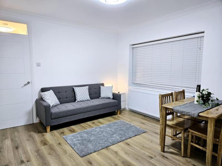 Wonderful Apartment In Wembley Londen Buitenkant foto
