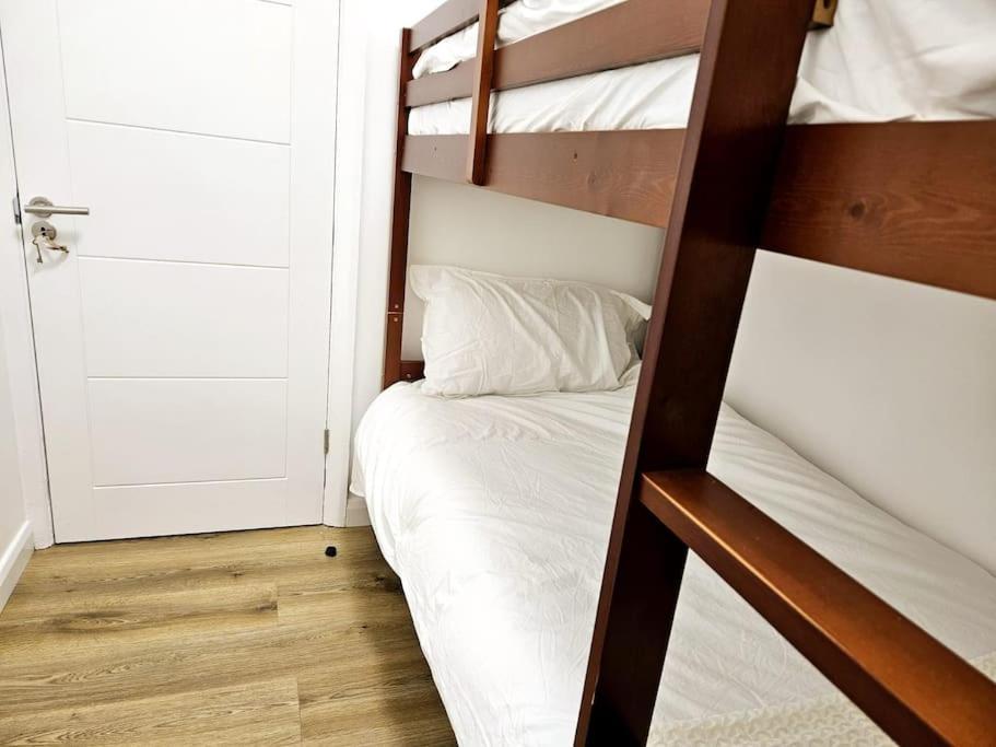 Wonderful Apartment In Wembley Londen Buitenkant foto