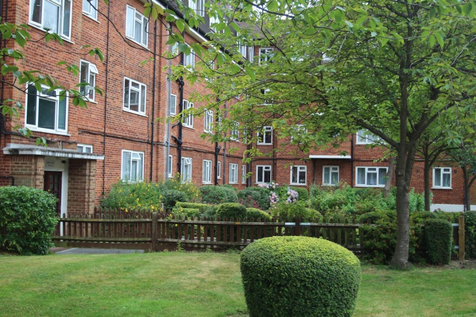 Wonderful Apartment In Wembley Londen Buitenkant foto